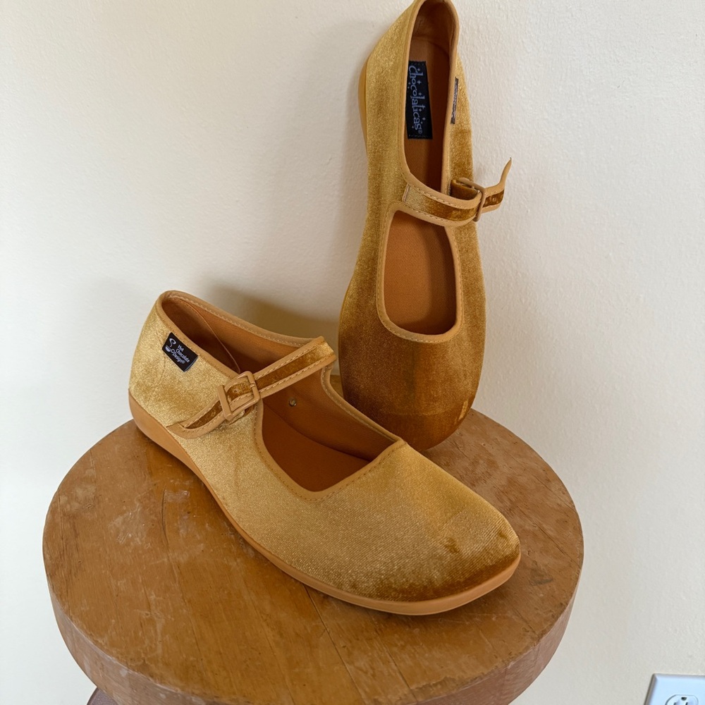 Chic Gold Mustard Yellow Velvet Women's Mary Jane Loafer
